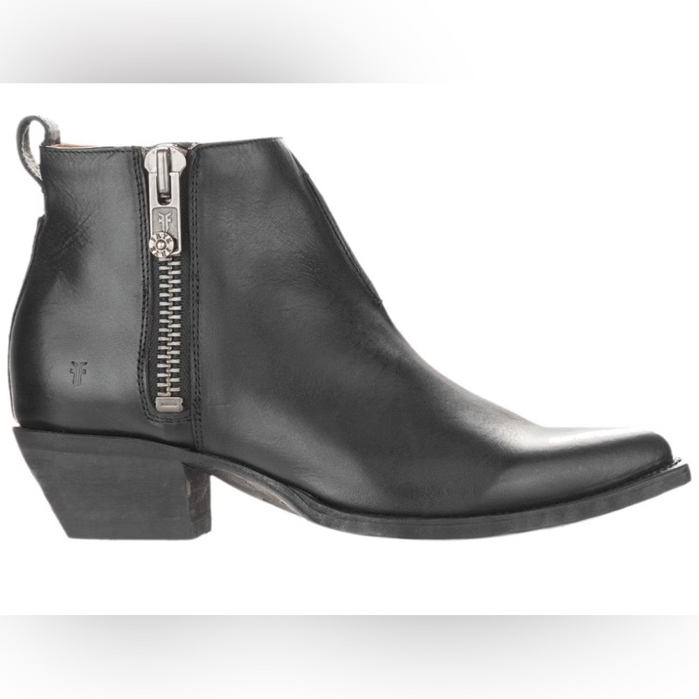 Frye Sacha Moto Boot - TIMELESS and out of production